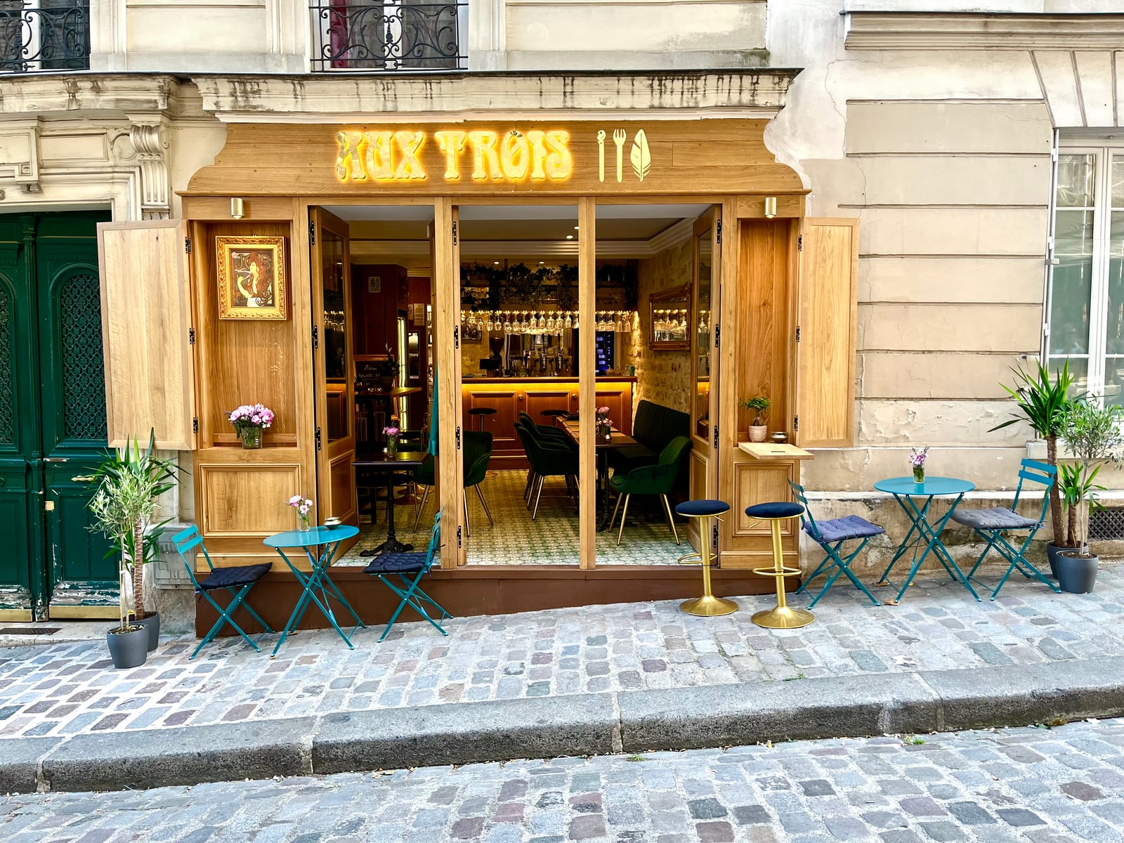 Aux Trois