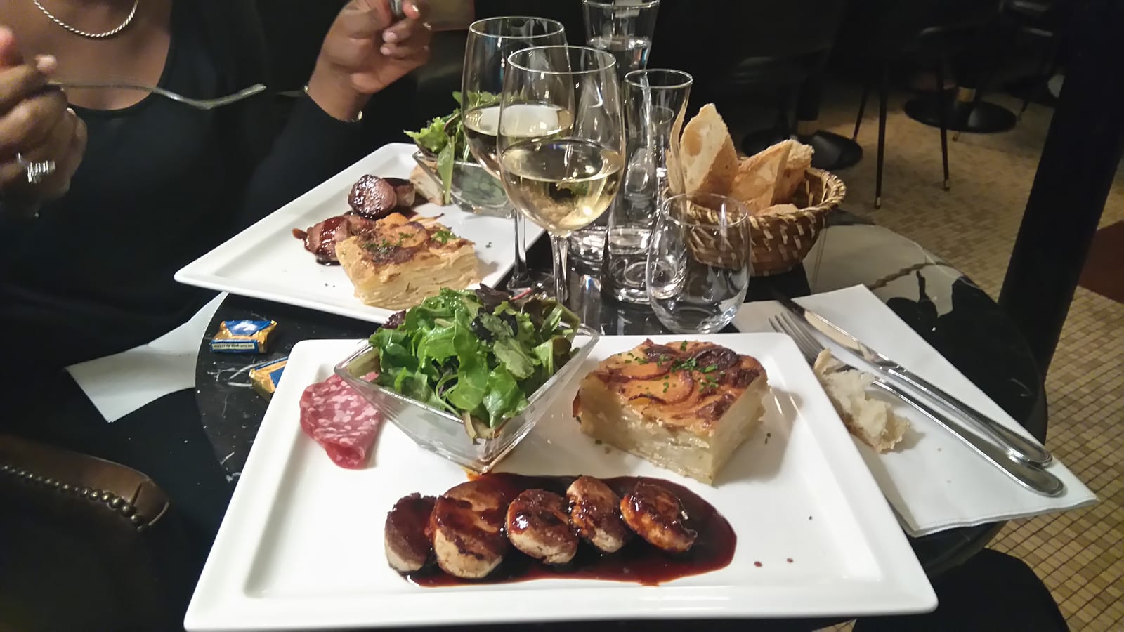 Les Demoiselles Restaurant Paris 17eme