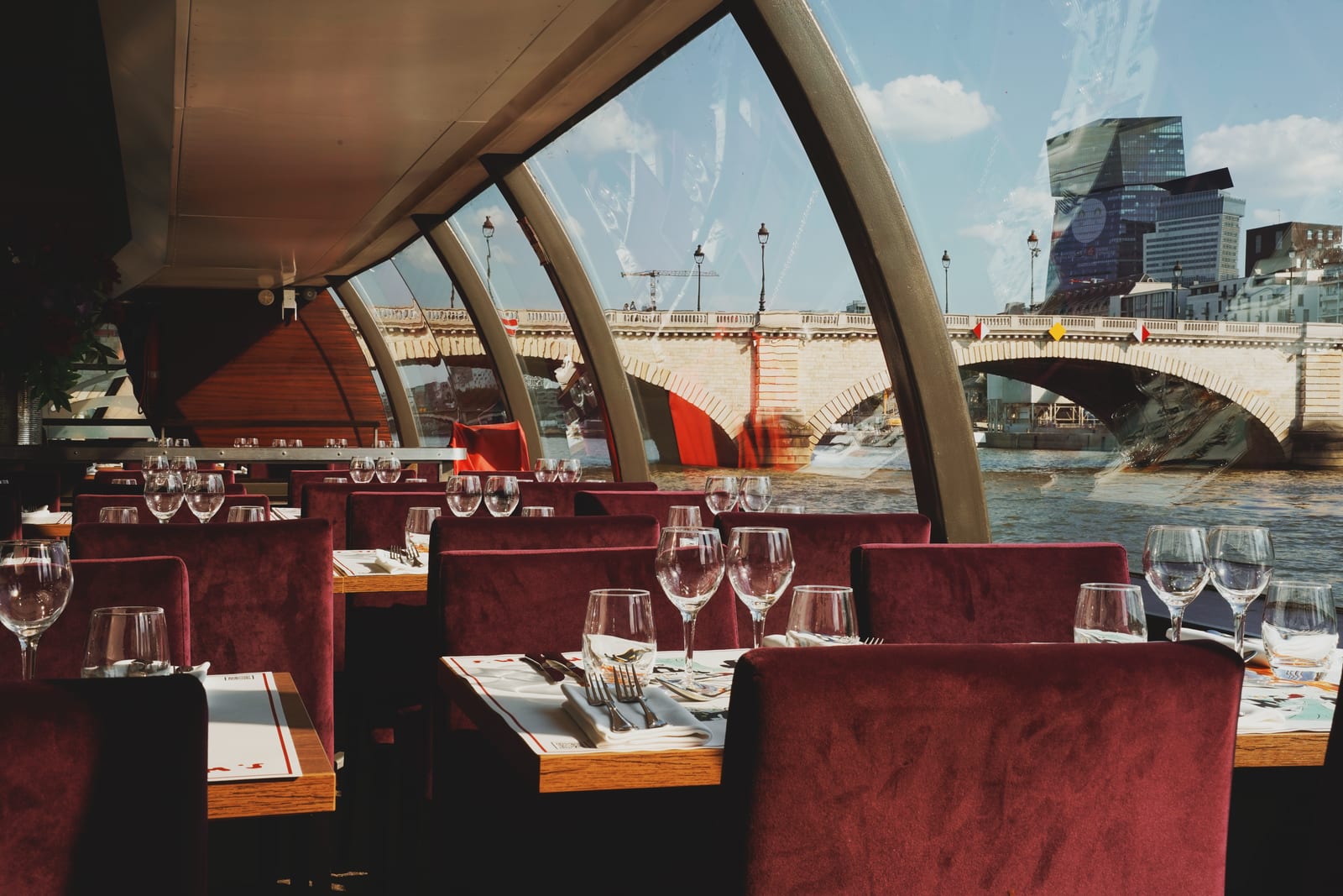 Maxim's Sur Seine
