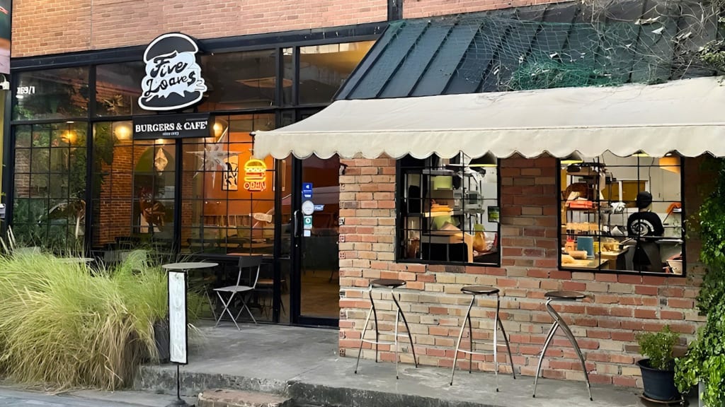 Five Loaves Burgers: Phuket Town