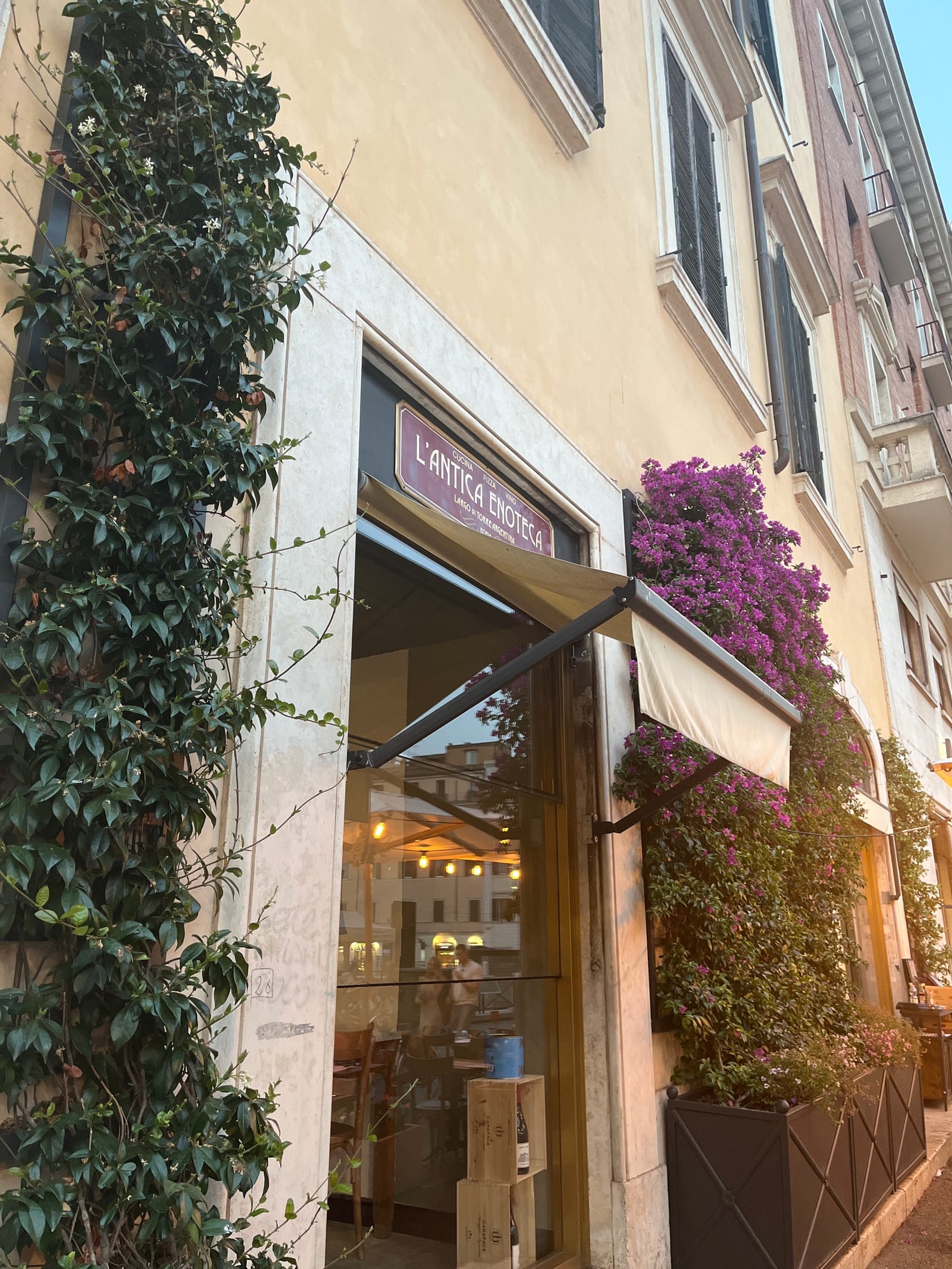 L’ Antica Enoteca Largo Di Torre Argentina