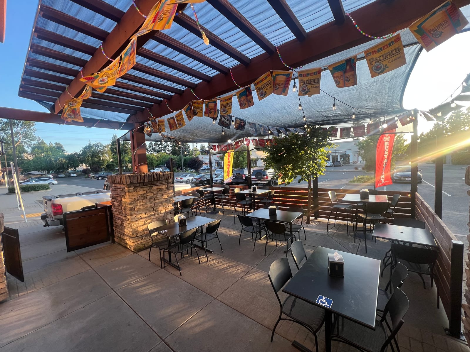 Cuatro Amigos Sports Grill & Bar