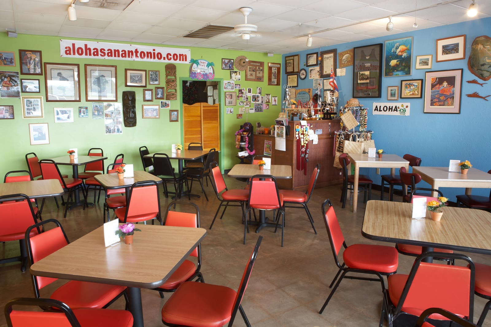 Aloha Kitchen & Ma's Lei Stand