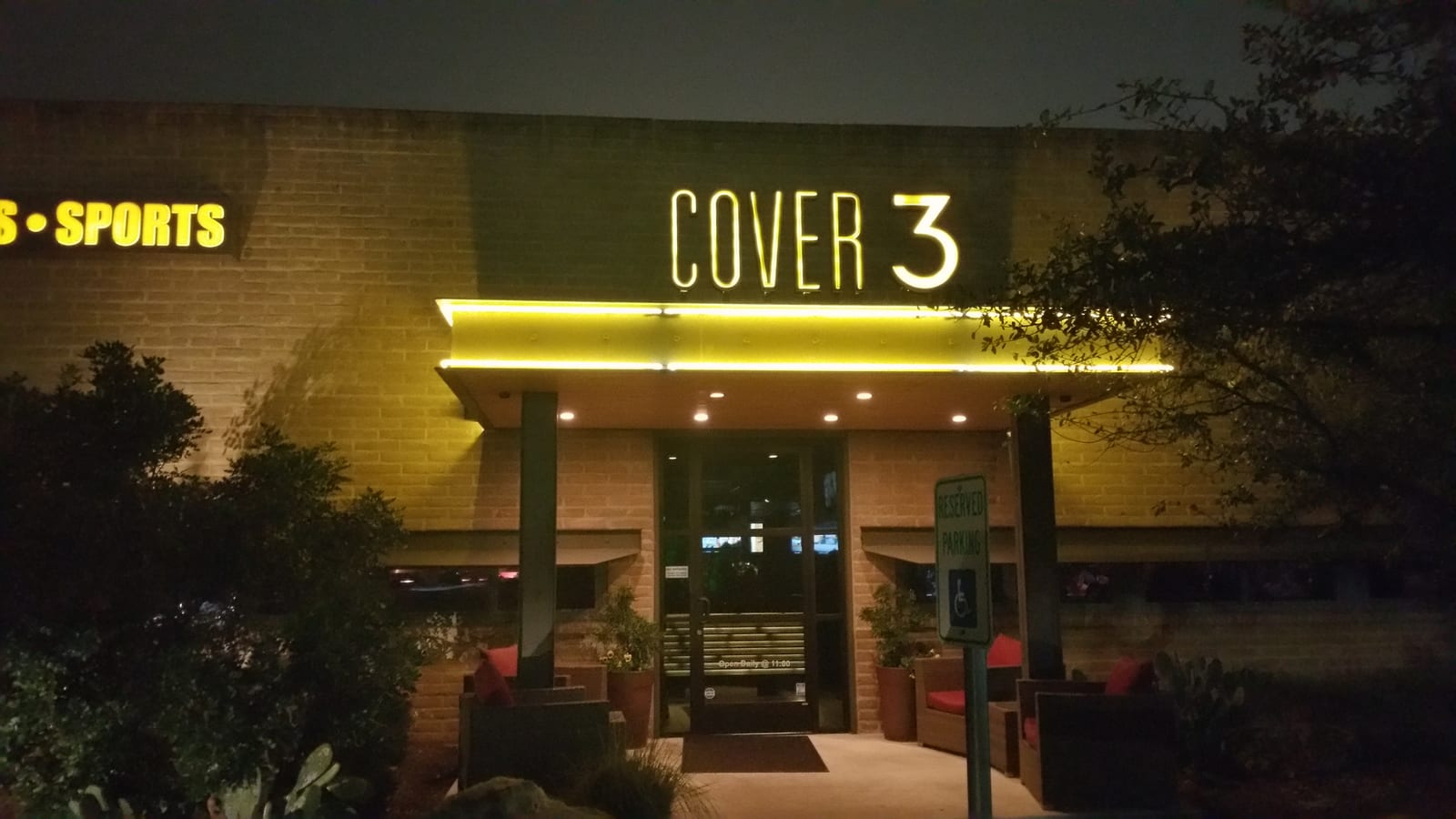 Dj's Bar & Grill