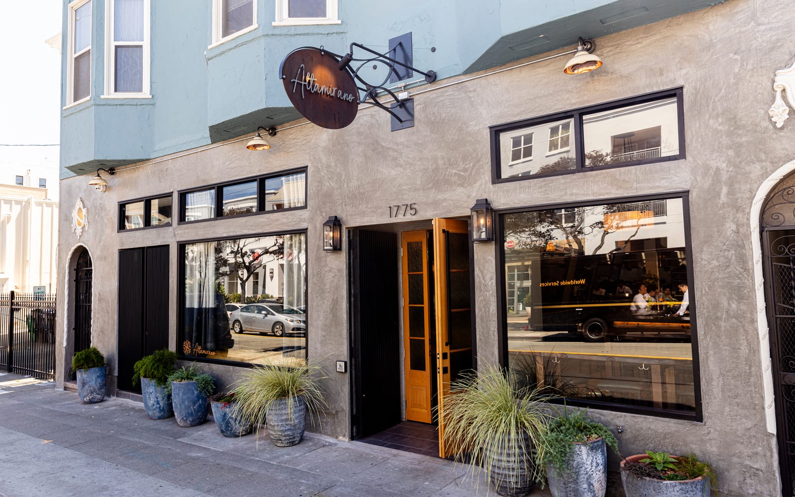 Altamirano Restaurant & Bar