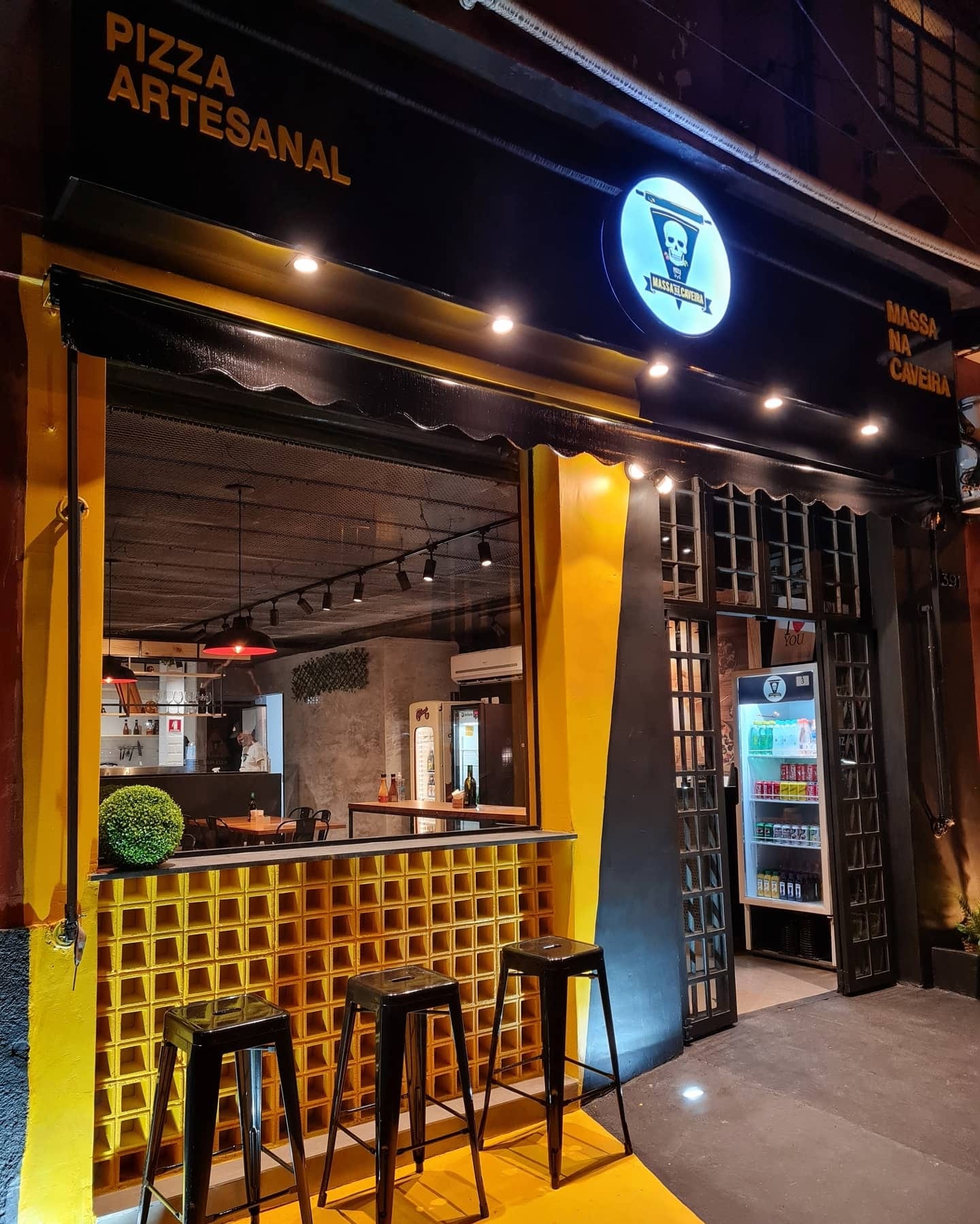 Massa Na Caveira Pizza Bar