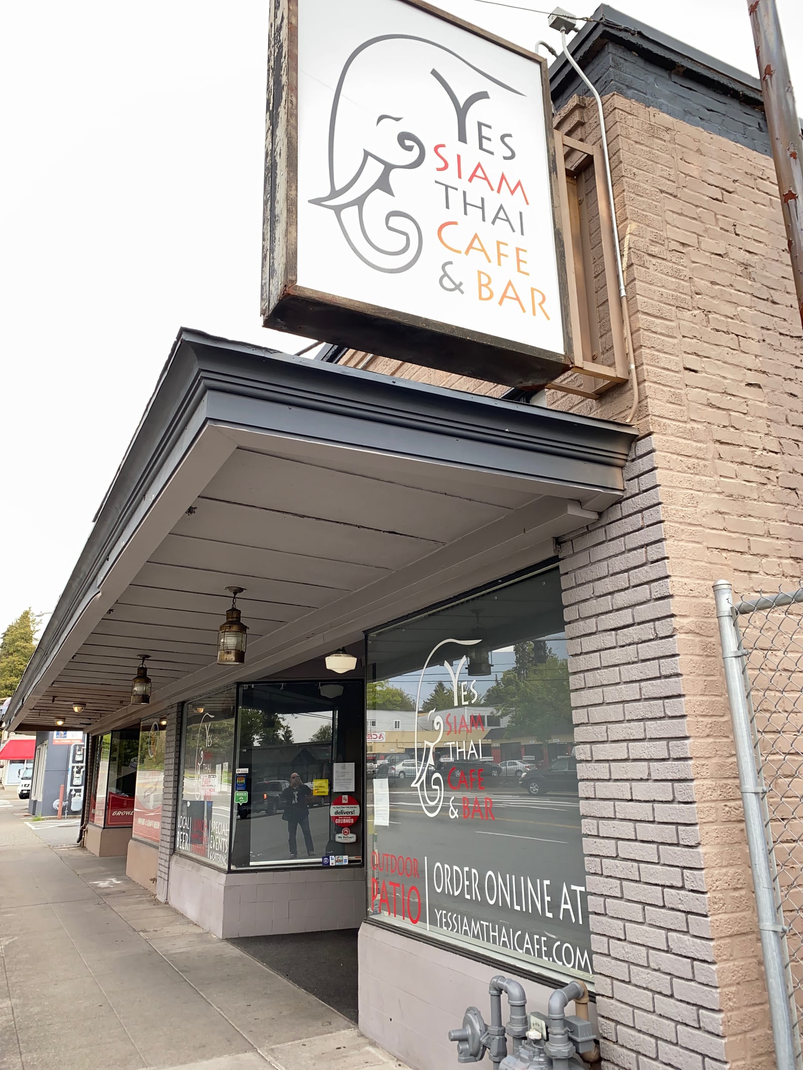 Yes Siam Thai Cafe and Bar