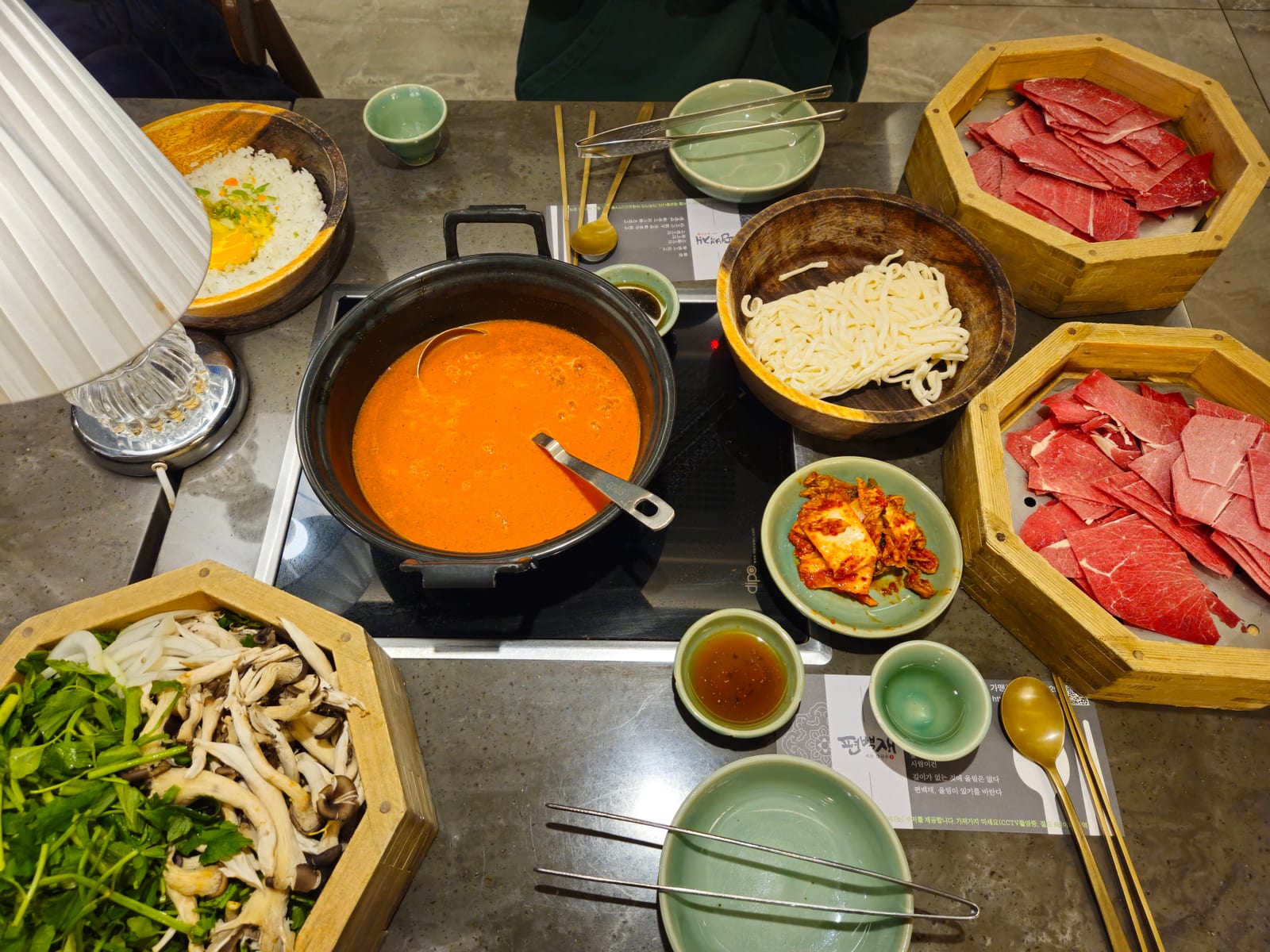 편백재 샤브 칼국수