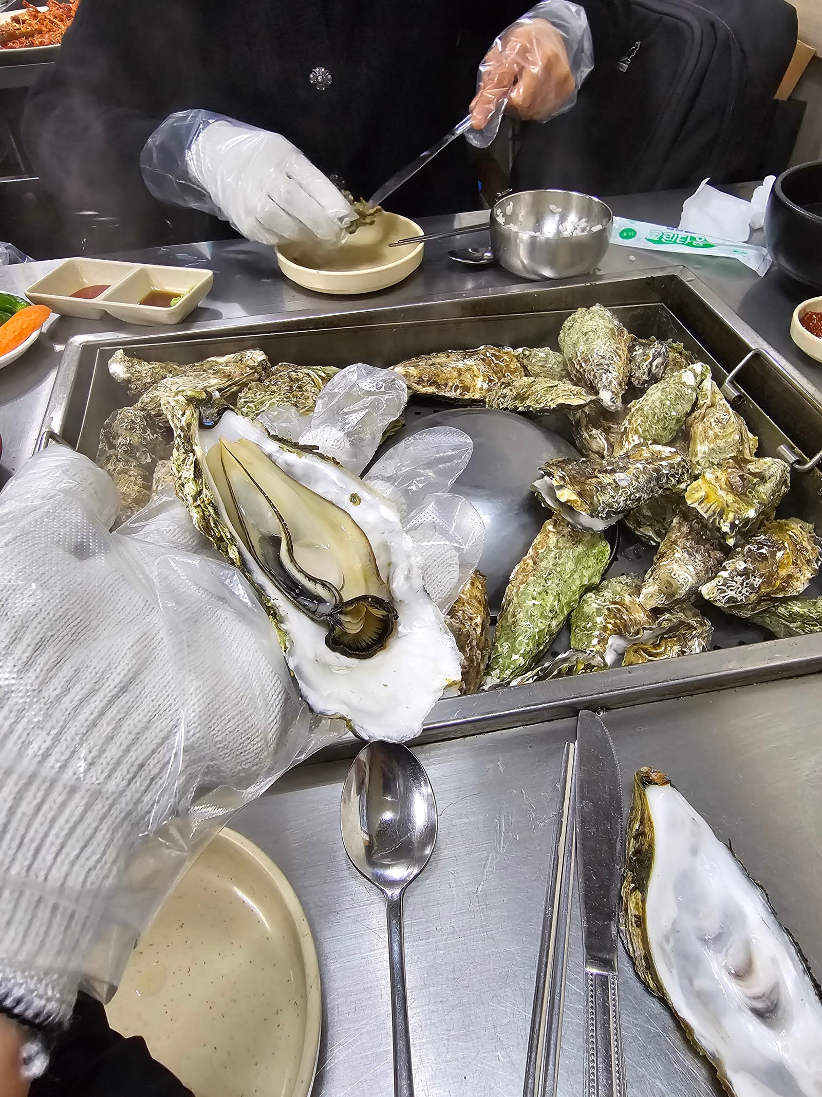 Gulgwa Jjim Salang (Oysters and Love Steamed Seafood)