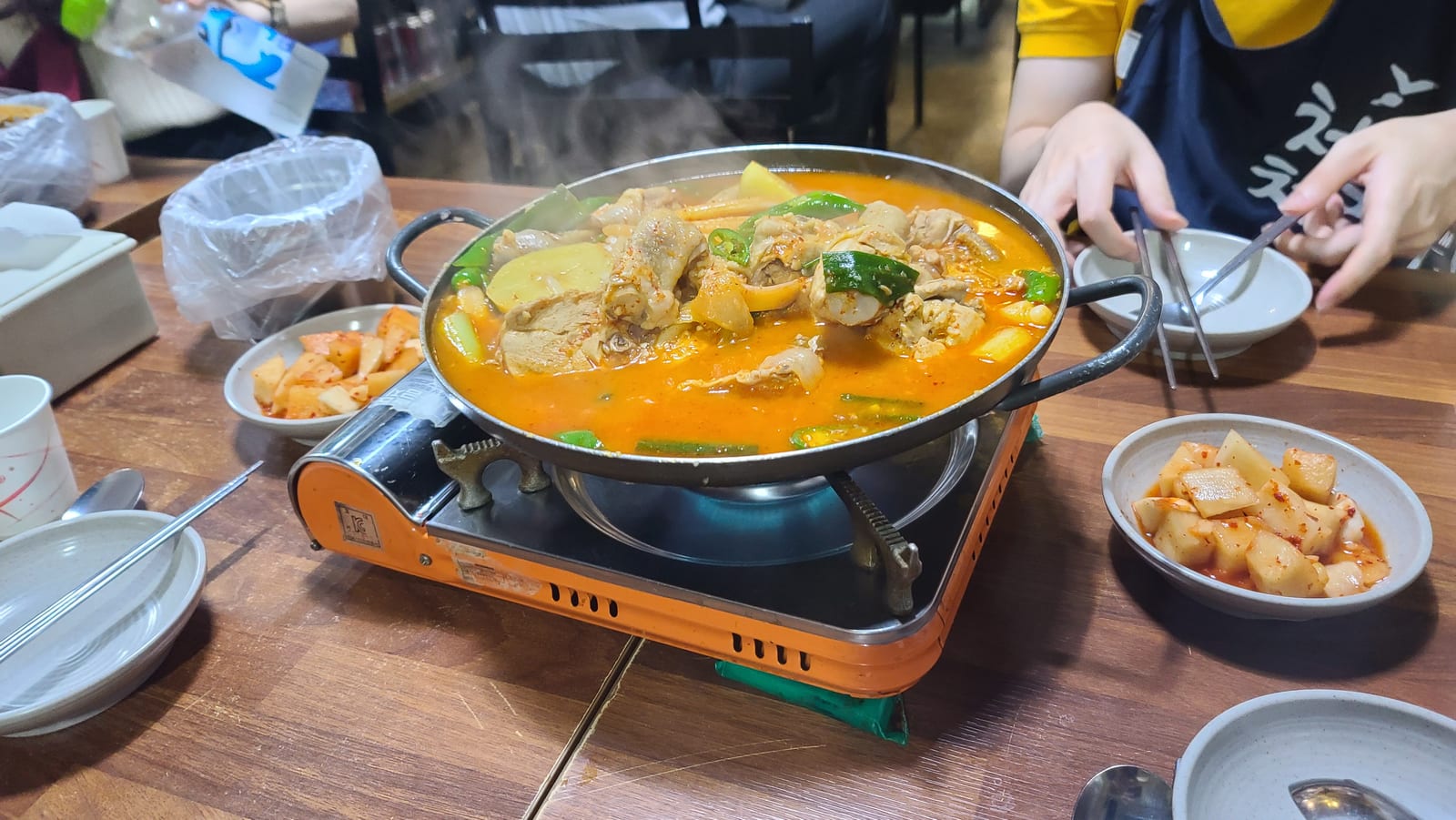 Pungnyeon Dakdoritang (Spicy Chicken Stew)