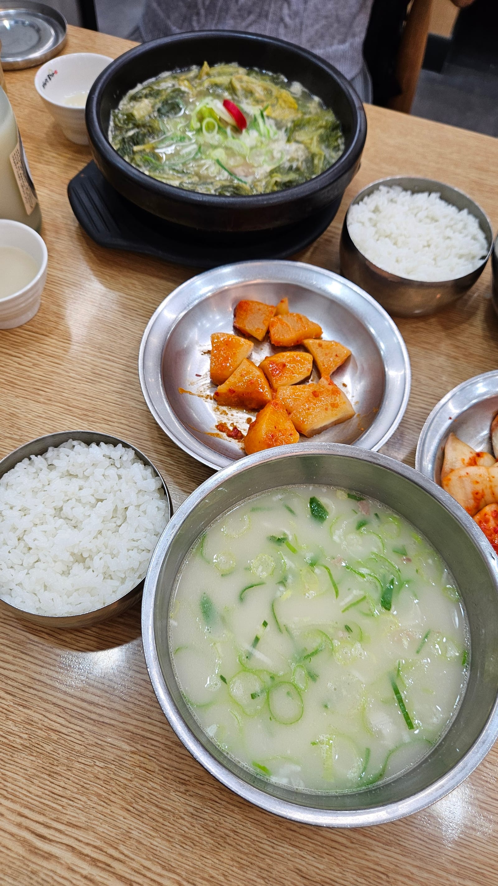 Sinseon Seolleongtang Dogok Branch