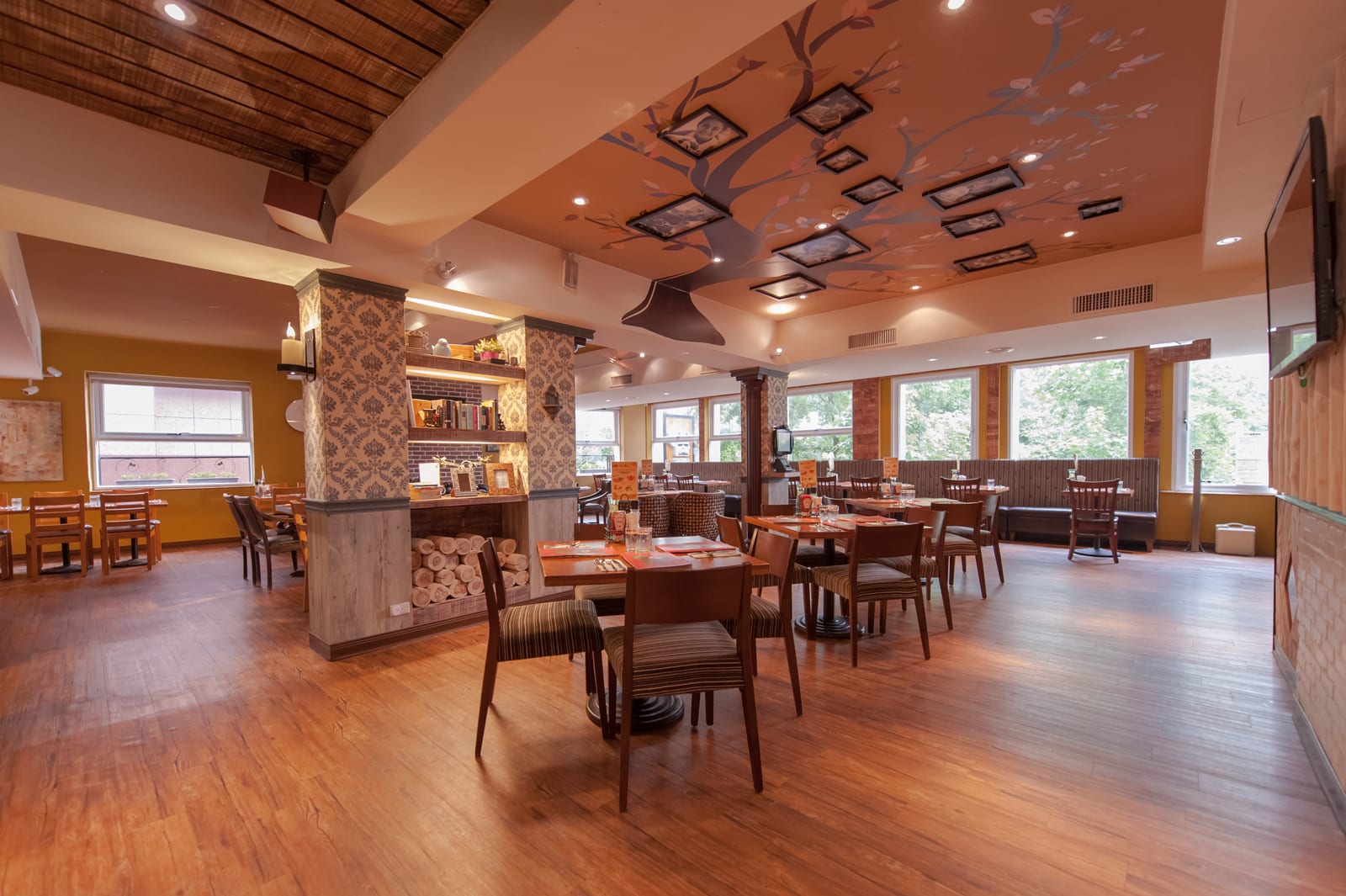 Second Floor Cafe Renai
